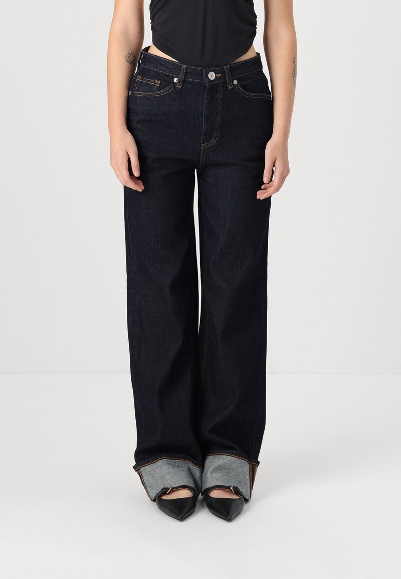 Vero Moda VMTESSA WIDE FOLD UP - Široke nogavice - dark blue denim