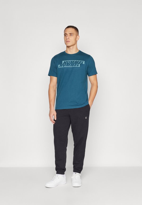 GRAPHIC DISPLACED LOGO TEE - Print T-shirt - reflecting pond4