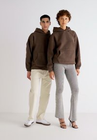 Levi's® COZY UP HOODIE UNISEX - Sweatshirt com capuz - hot fudge