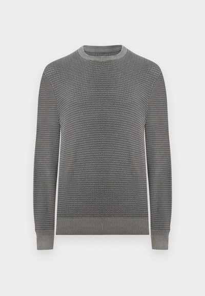 Pull gris à col rond en maille avec un motif texturé, manches longues, poignets et ourlet côtelés.