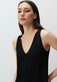 Jimmy Key V NECK SLEEVELESS POCKET  - Freizeitkleid - black