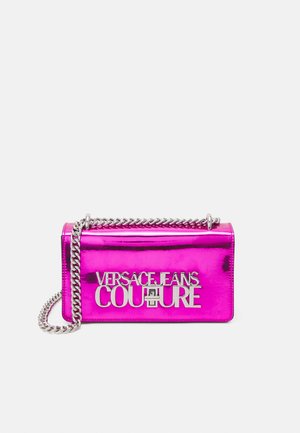 Versace Jeans Couture RANGE LOGO LOCK SKETCH BAGS - Sac bandoulière - crimson