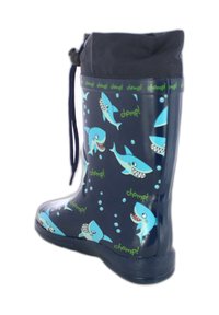 Botte de pluie en caoutchouc bleu arborant des graphismes de requin et le texte « chomp ! », avec un bord supérieur noir et un cordon ajustable pour un maintien sécurisé.