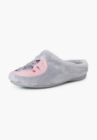 Šedý chlupatý pantofel s designem růžové kočky na špičce. Má měkkou texturu a polstrovanou podrážku pro pohodlí. Zaoblený tvar.