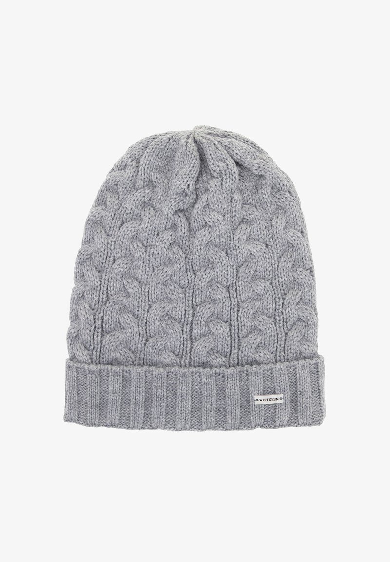 Šedá pletená čepice s texturovaným vzorem kabelu, žebrovaným lemem a malou tkaničkovou štítkou. Měkký přírodní materiál zajišťuje teplo a pohodlí.