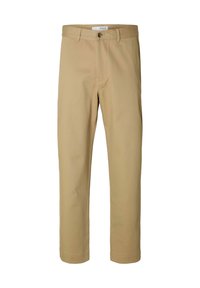 Pantalon beige pour hommes, coupe droite, avec passants pour ceinture, fermeture à boutons sur le devant et poches latérales, présenté sur fond blanc.