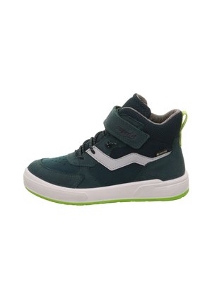 Hochformatiger Kinderschuh in Dunkelgrün mit grauen Akzenten. Hergestellt aus Leder und Textil, ausgestattet mit einem Klettverschluss und einer strukturierten Sohle.