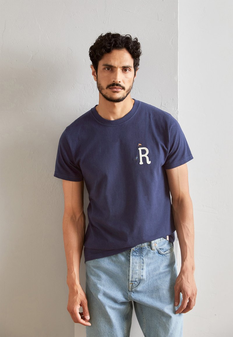 REVOLUTION REGULAR FIT WITH CHEST EMBROIDERY - T-shirt print - navy