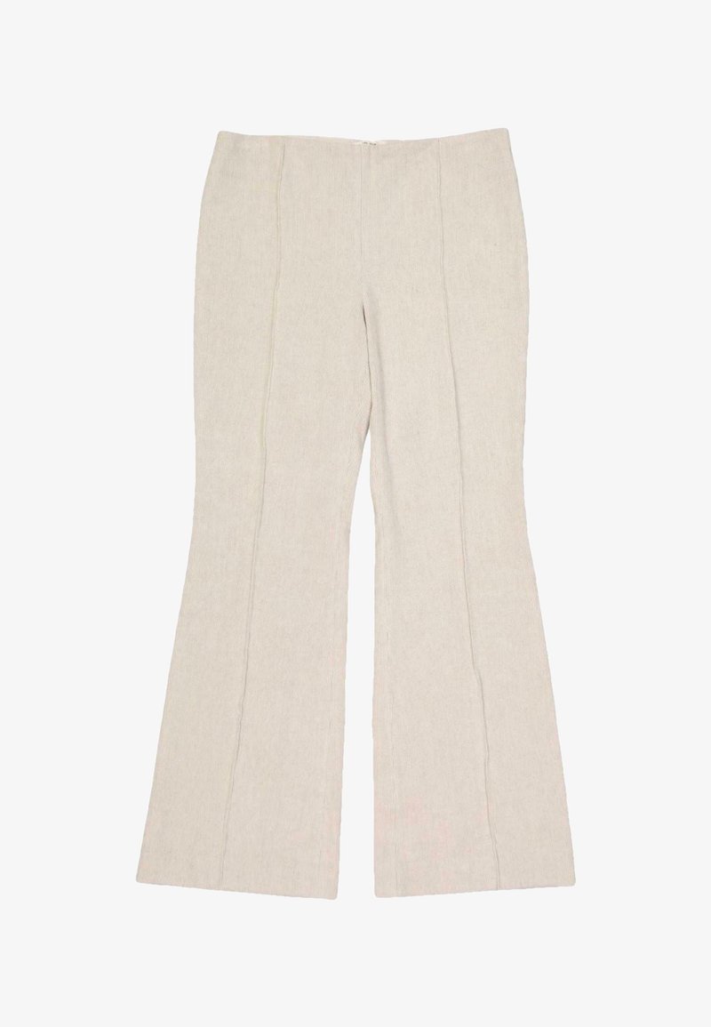 Pantalon beige taille haute avec jambes larges évasées et coutures verticales apparentes sur fond blanc.