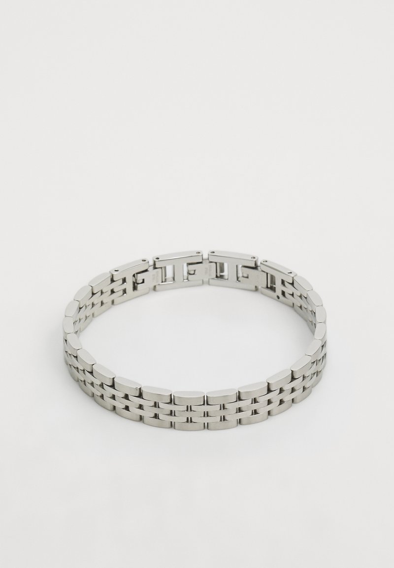 Metallarmband mit einem eleganten Design, das aus verbundenen ovalen Gliedern in polierter silberner Optik besteht. Glatte Oberfläche mit einem modernen, minimalistischen Look.