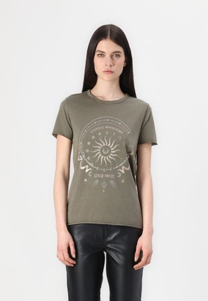 Olive green short-sleeve t-shirt made of cotton, featuring a circular graphic with sun and moon design in white and silver accents.
