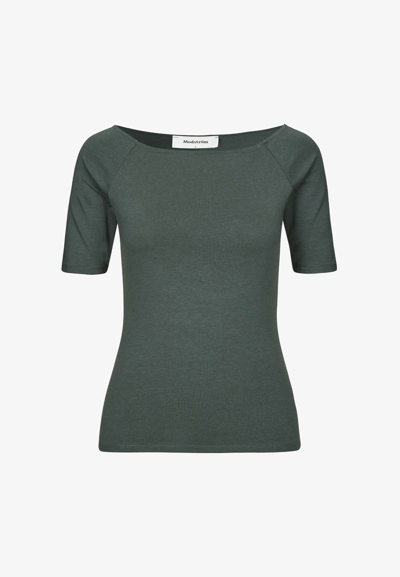 Haut ajusté à manches courtes, vert foncé, avec encolure bateau et étiquette de marque Modström à l'intérieur du col.