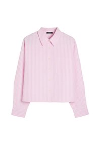 Jasnoróżowa krótka koszula z białymi pionowymi paskami, klasycznym kołnierzykiem, długimi rękawami, z przodu zapinana na guziki i z jedną kieszonką na piersi.