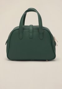 Borsa a tracolla verde in similpelle dalla forma arrotondata, con doppio manico superiore e chiusura a zip in argento. Texture liscia con design minimalista.