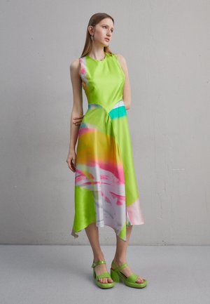 Roksanda Juhlamekko - photo screen yellow