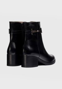 WONDERS Tronchetti - black