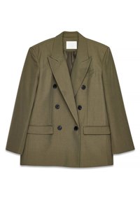 Olive roheline kahekordne ülikond, millel on lõhikud ja mustad nööbid, ning kaks esikotti. Sile kangas ja struktureeritud disain.