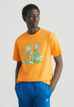 - T-shirt z nadrukiem