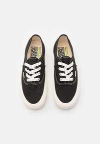 Vans AUTHENTIC VR3 UNISEX - Tenisky - black/marshmallow