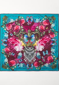 Seidenschal mit einem lebhaften Aqua- und tiefburgunderfarbenen Design, das florale Muster, Schmetterlinge und ein zentrales Kronenmotiv zeigt.
