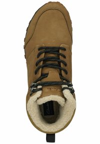 Bota de piel marrón con cordones negros, forro de felpa suave, cuello acolchado y suela de goma. Cuenta con ojetes metálicos para el cordón.