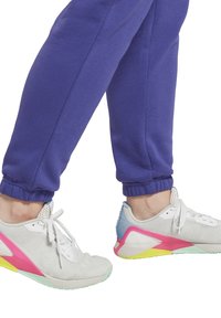Reebok Spodnie treningowe