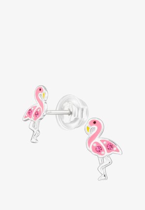 Orecchini a forma di fenicottero rosa con metallo di tonalità argento, decorati con cristalli rosa e accenti gialli. Presentano un design smaltato dettagliato.