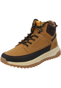 Stivali da trekking mid-top in pelle marrone e tessuto nero con suola in gomma, dettagli gialli e lacci neri. Presentano supporto rinforzato per la caviglia.