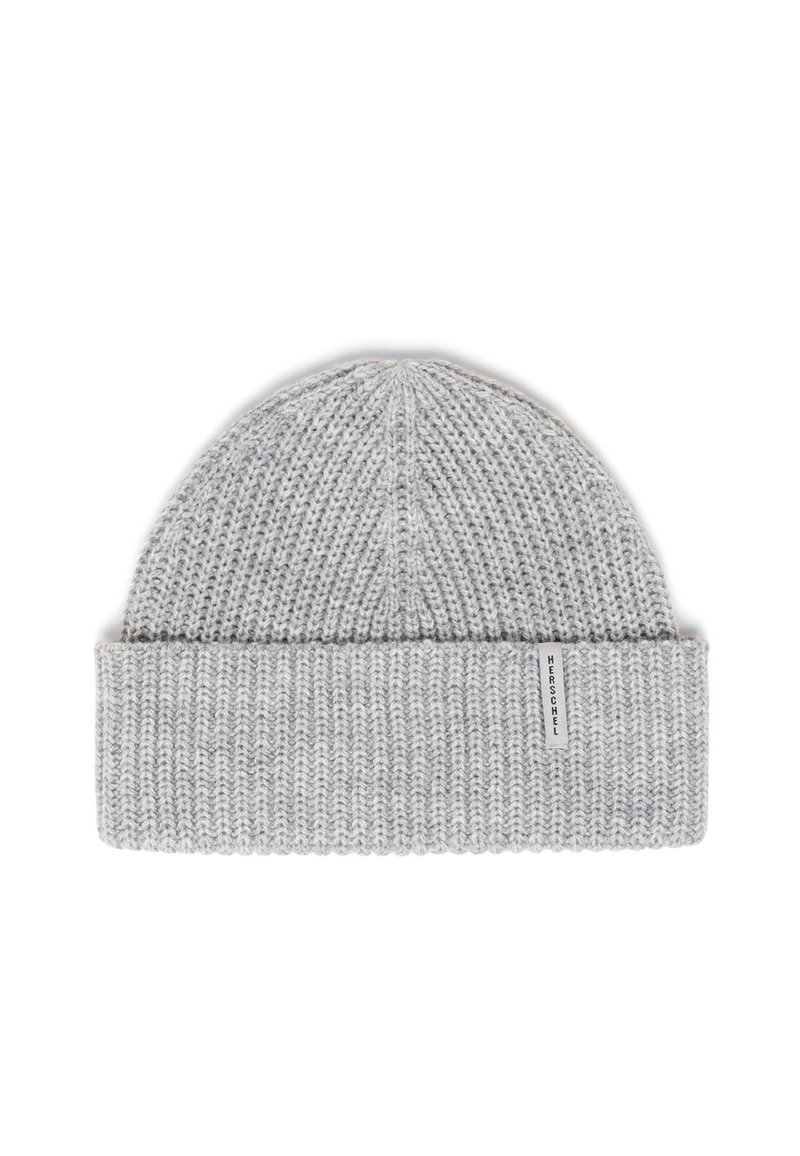 Szara dzianinowa czapka beanie z podwijanym brzegiem, teksturowanym wzorem oraz małą białą metką po boku. Miękki materiał, zaokrąglony wierzch.