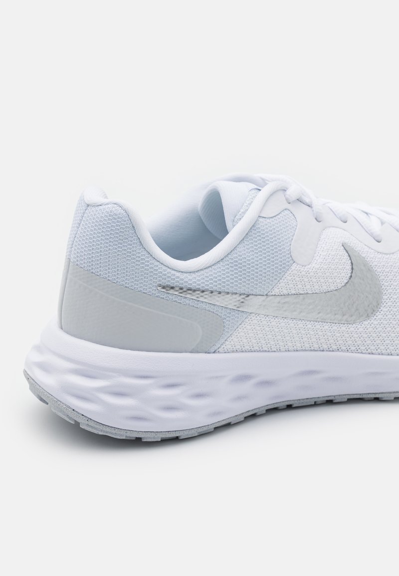 Nike REVOLUTION 6 NN - Zapatillas de running neutras - white/metallic silver/pure platinum/blanco - Zalando.es