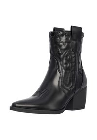 Botín negro de cuero hasta el tobillo con punta afilada, costuras decorativas y un tacón grueso. Presenta tiradores para facilitar su uso y patrones intrincados.