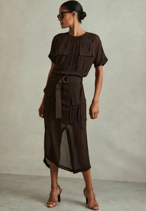 Reiss REGULAR FIT ESSIE brązowy