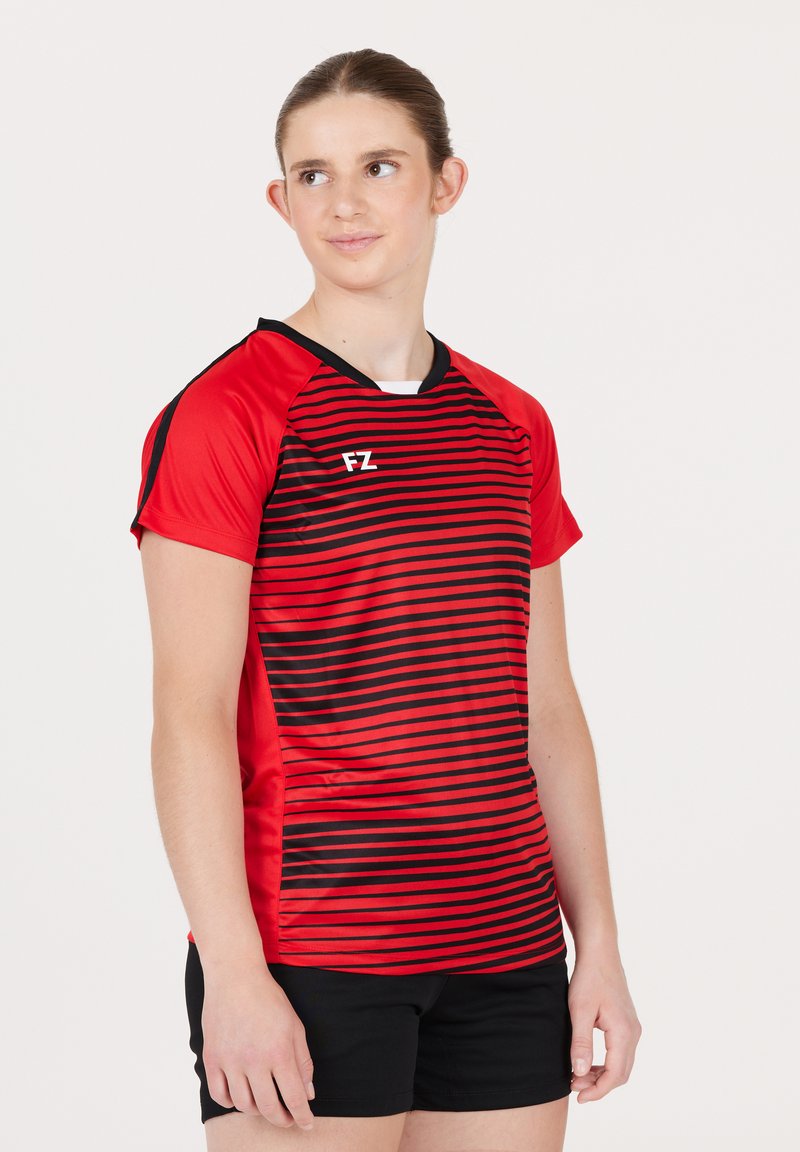 Rød og sort stribet atletisk skjorte med korte ærmer og rund halsudskæring, lavet af glat, let materiale. FZ-logo på brystet.