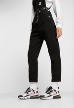 Nike Sportswear Air Max 270 React Sneakers Laag Black White Bleached Coral Metallic Gold University Red Zwart Zalando Be