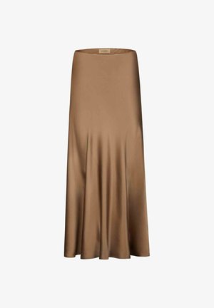 Brązowa satynowa spódnica midi o gładkiej, płynącej fakturze i lekkim rozkloszowaniu ku dołowi, pokazana na płasko na białym tle.