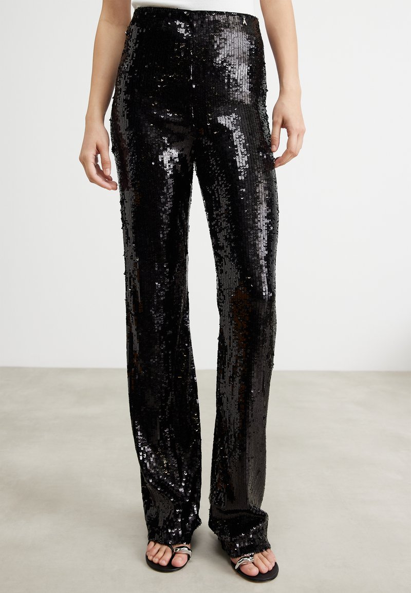 Textured Peg Trousers in Nero