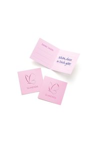 Des cartes de vœux roses présentent un design de papillon et le texte "GLANZVOLL". Une carte est ouverte, affichant "DANKE SAGEN" et un message écrit à la main.
