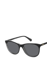 Occhiali da sole cat-eye neri con lenti scure, montatura in plastica liscia e logo dorato sul lato. Caratterizzati da un design elegante e minimalista.