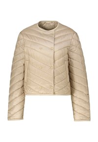 Beige kviltad pufferjacka med en kortad design, rundad halsringning och synliga knapplösningar. Har diagonal sömnad och långa ärmar.