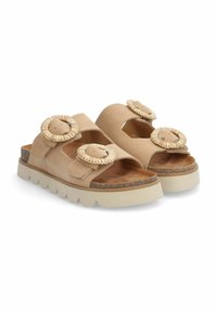 Sandali slide in suede beige con due grandi accenti circolari intrecciati, cinturini regolabili e una robusta suola piattaform con finiture bianche. Soletta testurizzata.
