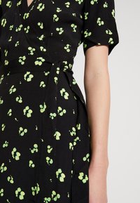 KIOMI Maxi šaty - green