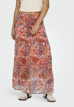 Falda maxi en un vibrante patrón abstracto de rojo, azul y naranja; material ligero, cintura elástica, diseño en capas y forma acampanada.