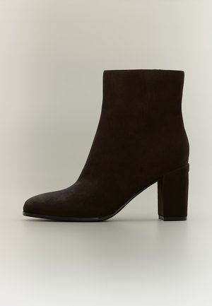 Guess, BERKLIE - Боти с клиновиден ток - brown