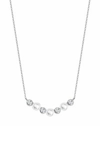 Srebrny naszyjnik z łańcuszka z czterema perłami i trzema przezroczystymi kryształkami ułożonymi w symetryczny wzór, tworząc delikatny wygląd.