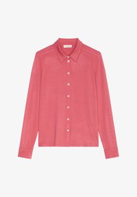 Unselected, blushed berry