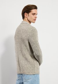 Thumbnail Image 4