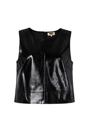 Schwarzes ärmelloses glänzendes Leder-Croptop mit rundem Ausschnitt und Reißverschluss auf der Rückseite, kleines Größenetikett ist am Kragen sichtbar.