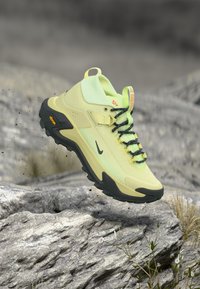Δεν επιλέχθηκε, life lime/dark smoke grey/barely volt/smoke grey/safety orange