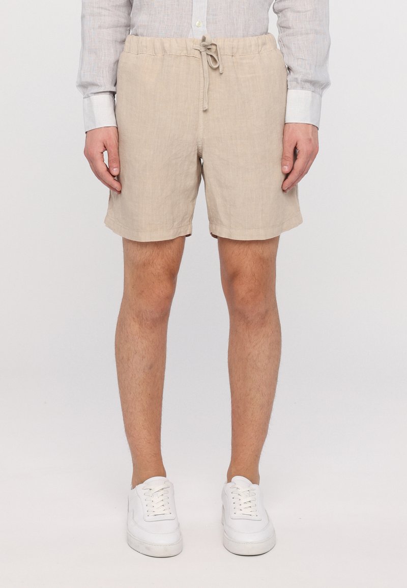 120% Lino MEN BERMUDA - Šorti - sand