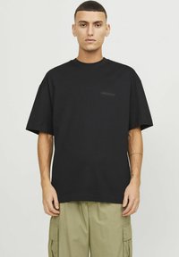 Jack & Jones GEDRUCKT RUNDHALS - Apdrukāts T-krekls - black